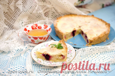 Яблочный пирог... долго не хранится, так как очень вкусный...