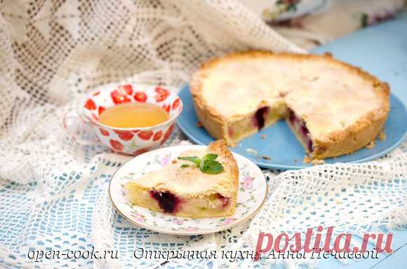 Яблочный пирог... долго не хранится, так как очень вкусный...