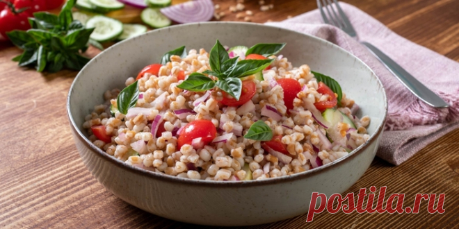 Тёплый салат с перловкой и овощами