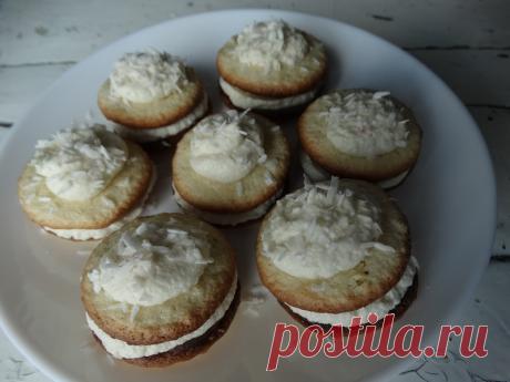 Решила только попробовать рецепт французских пирожных, а уже третий раз готовлю их! - Пир во время езды Гениальный рецепт! Простой и в то же время гениальный. Недавно искала варианты пирожных с тонким бисквитным тестом и кремом чиз. И нашла несколько вариантов. Из всех рецептов один меня заинтересовал. Он содержал все мои требования, и в то же время имел очень классную изюминку, которую мне захотелось тут же опробовать. Бисквит в пирожном пропитывался сиропом […]