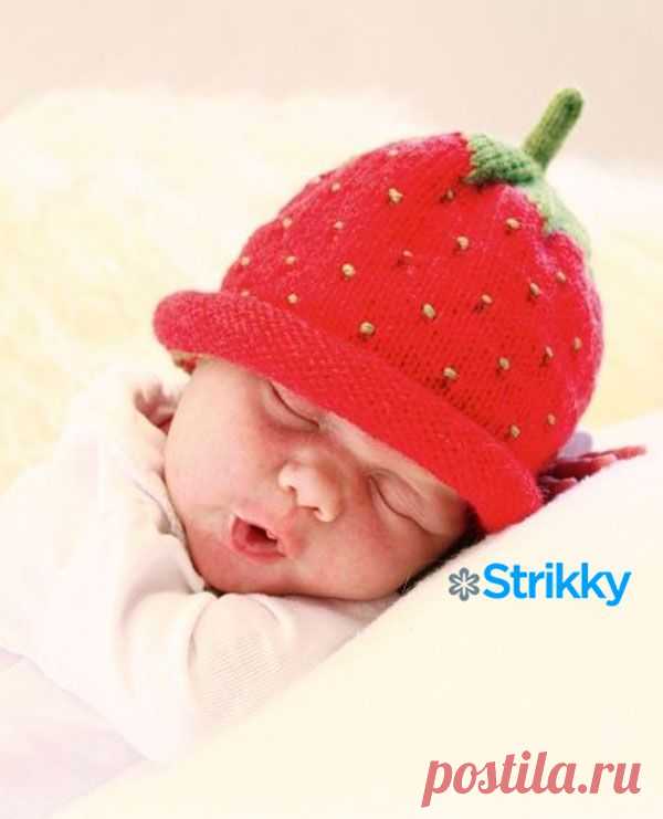 Детская шапочка «Sweet Strawberry» от Drops Design, вязаная спицами | Strikky.ru