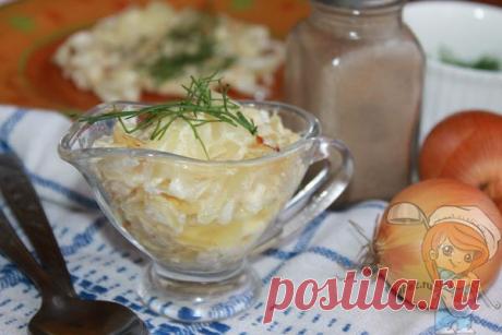 Луковая подлива к макаронам и гречке - ингредиенты: лук, сметана, соль Луковая подлива – прекрасное дополнение к макаронам, гречнево каше, запеченным овощам. Она придает готовым блюдам пикантность и яркий вкус. Рецепт подливы