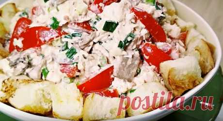 Шикарный венгерский салат с курицей и грибами: безумно вкусный! Шикарный венгерский салат с курицей и грибами будет прекрасно смотреться на праздничном столе и в повседневном меню. Сделать его невероятно просто, из доступных продуктов. Получается закуска сытной, аппетитной, вкусной – и поэтому разлетается со стола на «ура».