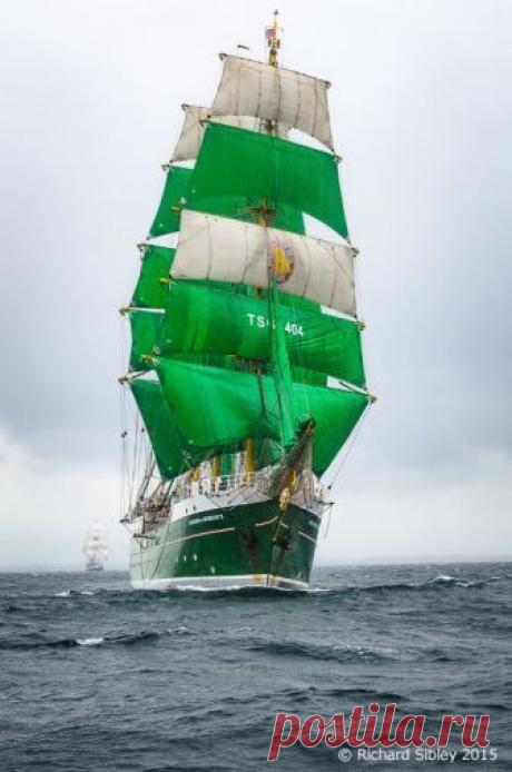https://vintagesailboats.tumblr.com