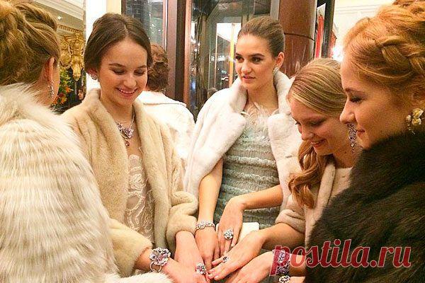 Первый бал наследниц известных династий / Шоубиз