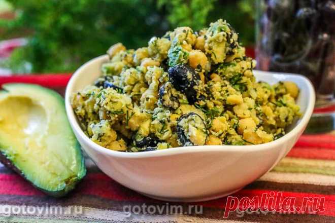 Салат из нута с авокадо, маслинами и соусом песто. Рецепт с фото Рецепт постного питательного салата, который можно приготовить на обед или ужин. Основа салата – вареный нут. Его можно сварить заранее, хранить в морозилке и размораживать по частям для каждого нового блюда. Если не хочется варить нут, то возьмите консервированный. То же касается и соуса a href= https:www.gotovim.rureceptssaucepestoпестоa.