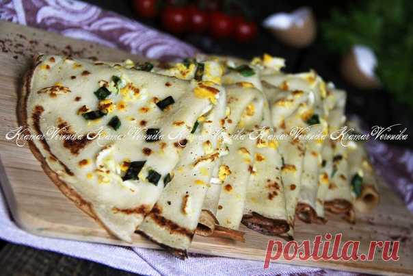 Блины с припёком с яйцом и луком
Автор Вероника Крамарь
Недавно приготовила очень вкусные и сытные блины с припёком из варёного яйца и зелёного лука. Их можно подать на завтрак или в качестве перекуса. Блинчики можно приготовить по любому рецепту. Я замесила тесто на молоке, поэтому блины с яично-луковым припёком получились и аппетитными, и нежными, и очень вкусными.
Нам потребуется:
Для теста:
400 мл молока;
2 яйца;
3 ст. л. растительного масла (в тесто) + для смазывания ...