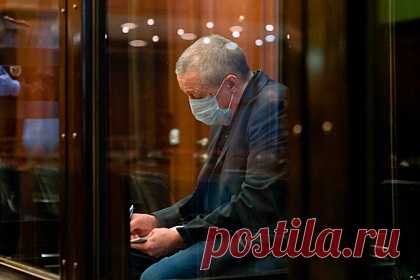 Актер Борис Щербаков предложил условно-досрочно освободить Михаила Ефремова. Народный артист России Борис Щербаков предложил условно-досрочно освободить актера Михаила Ефремова, отбывающего тюремный срок за пьяное ДТП. По его мнению, Ефремов уже получил достаточное наказание, и его следует выпустить на свободу. «Жизнь его уже достаточно побила», — заявил Щербаков.