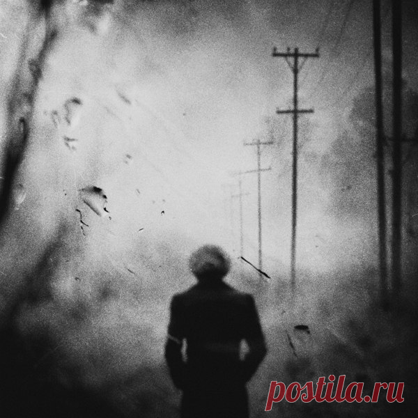 Снова назад... 
Может начать всё по-новому? А с чего?Переписать всю жизнь набело...И о чём?С грузом сомнений в мешке сером вещевом,С тяжестью вечных проблем за моим плечом,Вдоль по дороге, протоптанной из 