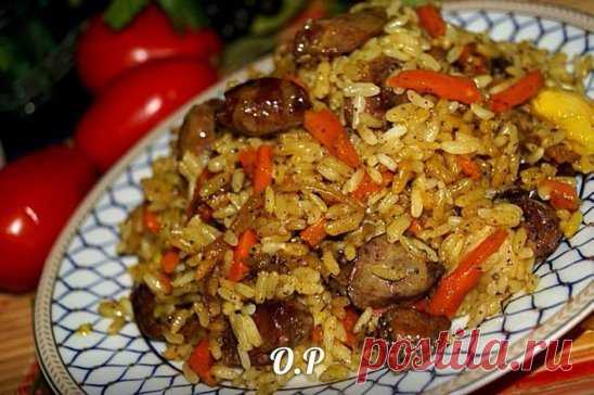 Плов с куриными сердечками
Для приготовления плова с куриными сердечками понадобится: 
рис - 1 стакан; 
куриные сердечки - 700 г; 
репчатый лук - 1 шт.; 
морковь - 1 шт.; 
чеснок - 1 головка; 
куркума - 0,5 ч. л.; 
соль и специи - по вкусу; 
растительное масло для жарки; 
вода - 0,5 стакана.