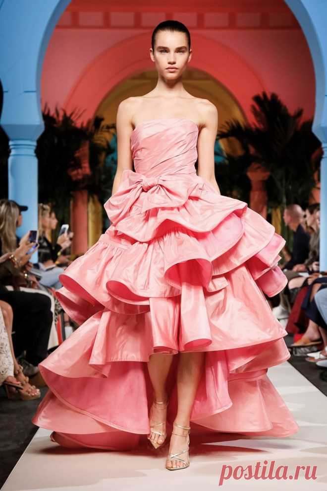 Ирина Шейк в свадебном платье и кружевные пальто на шоу Oscar de La Renta | VestiNewsRF.Ru