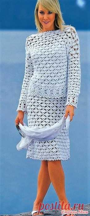 Летняя двойка белого цвета. Белоснежная ажурная двойка из джемпера с длинными рукавами и юбки до колен очень женственна и нарядна. Прекрасная обновка для летнего сезона. https://zen.yandex.ru/
