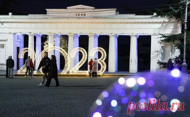 В Севастополе рекомендовали жителям не пугать соседей в Новый год. Жителям Севастополя лучше отказаться от запуска фейерверков в новогоднюю ночь и праздничные дни, заявил глава города Михаил Развожаев по итогам аппаратного совещания правительства, говорится в его телеграм-канале.