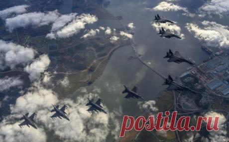 Британский министр оценил просьбу Киева фразой «нет гребаных самолетов». Великобритания не располагает самолетами, которые можно было бы отдать Украине, заявил источник газеты i в британском кабмине. Киев просит Лондон об авиации, указывая, что иначе конфликту угрожает стагнация