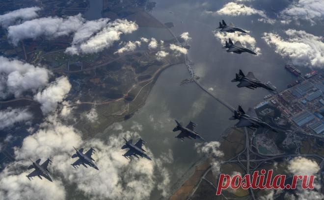 Британский министр оценил просьбу Киева фразой «нет гребаных самолетов». Великобритания не располагает самолетами, которые можно было бы отдать Украине, заявил источник газеты i в британском кабмине. Киев просит Лондон об авиации, указывая, что иначе конфликту угрожает стагнация