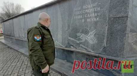 «Киев сделал врагами своих детей»: как Украина преследовала законопослушных граждан. Они преданно служили украинскому государству, но в 2014 году, после переворота и победы «майдана», их объявили преступниками. Они бежали в ДНР и ЛНР, воевали в ополчении, а теперь возглавляют органы власти на освобождённых Россией территориях. Истории этих людей — в репортаже корреспондента RT. Читать далее