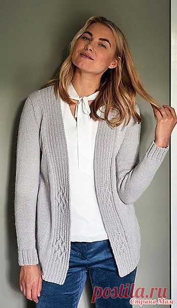 Кардиган с рельефным узором на широких полочках.