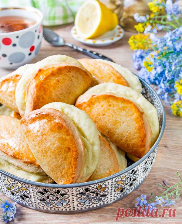 Сочники на Вкусном Блоге Апдейт рецепта от 30.10.2009. Моя читательница Лилия в начале месяце просила рецепт сочников. У меня наконец-то дошли до него руки 🙂 . Эти сочники получаются не совсем такими, как в магазине. Они более мягкие и… сочные, что ли. Честно говоря, магазинные сочники я не люблю, а эти ем с большим…
