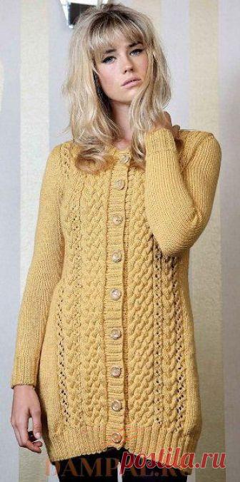 Удлиненный вязанный спицами кардиган 
Женский вязаный кардиган «Snuggle»


Удлиненный вязаный кардиган имеет приталенный силуэт и украшен рисунком с аранами. 


Описание кардигана от дизайнера Natalie Warner переведено из журнала “Knitti…