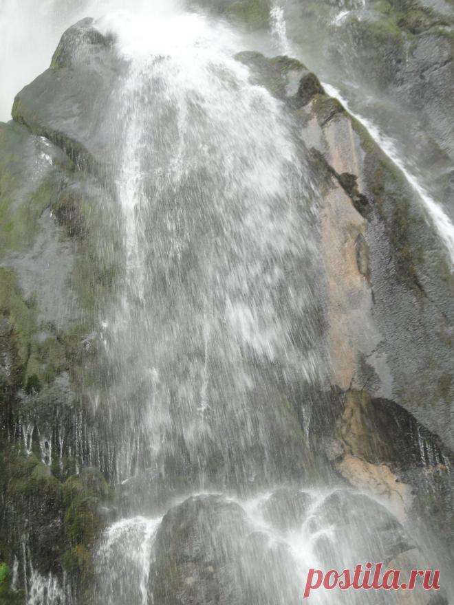 Гегский водопад расположен в северных отрогах Гагрского хребта на высоте 530 м. над уровнем моря.