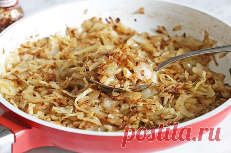 Свекровь поделилась рецептом очень вкусной тушеной капусты: оказывается ее необходимо тушить в домашней карамели, и это очень необычно