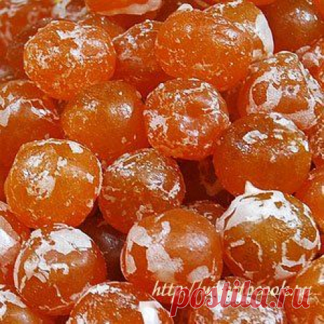 Цукаты из абрикосовСостав: для сиропа: на 1 килограмм плодов - 1-1,2 килограмма сахара, 400 граммов воды, 3 грамма лимонной кислоты.

Абрикосы без косточек опускают в кипящий сироп и снимают с огня для выстаивания на 10-12 часов.
Затем снова ставят на огонь, дают закипеть и кипятят 5-7 минут.
Так повторяют 4-5 раз.
Под конец варки добавляют лимонную кислоту.
Уваренные абрикосы откидывают на дуршлаг, дают стечь сиропу, раскладывают на блюдо или тарелки и подсушивают на воздухе.