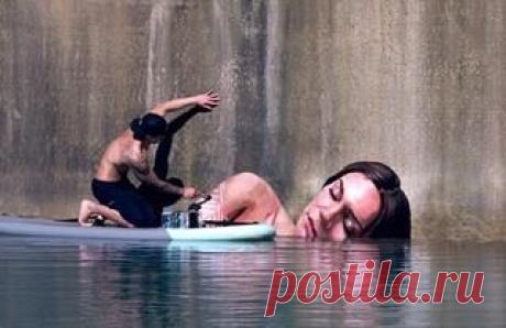 Балансируя на грани: чувственные женские портреты, нарисованные сидя на доске для серфинга