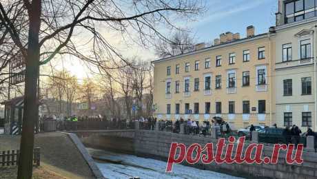 В Петербурге эвакуировали арт-пространство &quot;Новая Голландия&quot;. После сообщения о минировании арт-пространство &quot;Новая Голландия&quot; в Санкт-Петербурге было эвакуировано. Об этом сообщает Telegram-канал &quot;1703&quot; и другие городские паблики. Сообщается, что система оповещения прозвучала ...
