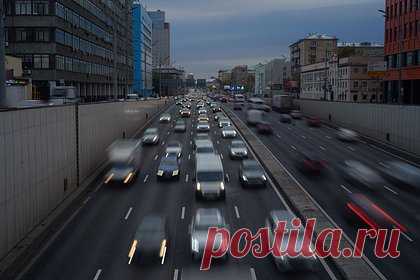 Россиян предостерегли от покупки авто за счет маткапитала. Разрешение тратить материнский капитал для покупки автомобиля может привести к злоупотреблениям с этой мерой поддержки, заявила вице-премьер России Татьяна Голикова. К тому же, по мнению вице-премьера, после приобретения автомобиля за счет маткапитала семьям потребуются дополнительные средства на его содержание.