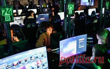 Моду на ремейки игр и фильмов объяснили &quot;аффектом зомби&quot;. По мнению завкафедрой философии НИУ ВШЭ Ивана Микиртумова, аудитория подсознательно избегает нового содержания из-за высокой &quot;цифровой тревожности&quot; и смещает акцент на форму подачи контента