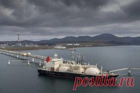 Крупный импортер российской нефти подумает над присоединением к потолку цен. Один из крупнейших импортеров российской нефти — Индия — подумает над присоединением к предложению западных стран о потолке цен на нее. Весной 2022 года страна решила воспользоваться высоким дисконтом на нефть из России, рекордно нарастив закупки. Осенью страна снизила импорт и допустила полный отказ от топлива из РФ.