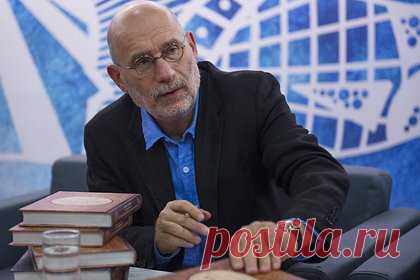 Еще одно издательство остановило продажу книг Акунина и Быкова. Еще одно издательство остановило продажу книг писателей Бориса Акунина и Дмитрия Быкова (внесен в реестр иноагентов). «Литрес» прекратит распространение произведений авторов вслед за издательством АСТ и сетью книжных магазинов «Читай-город – Буквоед». Причиной остановки продажи книг также стали высказывания писателей.