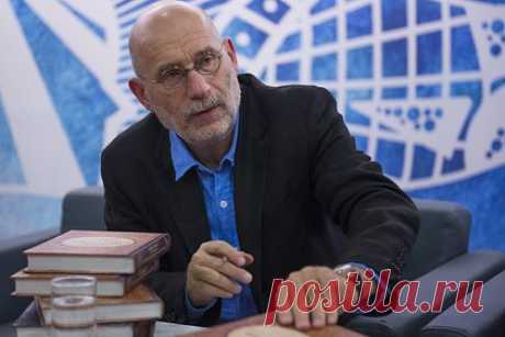 Еще одно издательство остановило продажу книг Акунина и Быкова. Еще одно издательство остановило продажу книг писателей Бориса Акунина и Дмитрия Быкова (внесен в реестр иноагентов). «Литрес» прекратит распространение произведений авторов вслед за издательством АСТ и сетью книжных магазинов «Читай-город – Буквоед». Причиной остановки продажи книг также стали высказывания писателей.