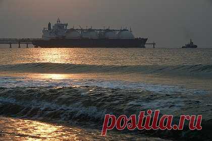 Активную закупку Евросоюзом СПГ из России объяснили. В Европейском союзе (ЕС) до сих пор не ввели санкции против сжиженного природного газа (СПГ) из России, поэтому они активно закупают у нас углеводороды, объяснил в беседе с «Лентой.ру» независимый эксперт рынка ресурсов и энергетики Владимир Демидов. Ранее Евросоюз стал крупнейшим покупателем российского СПГ.