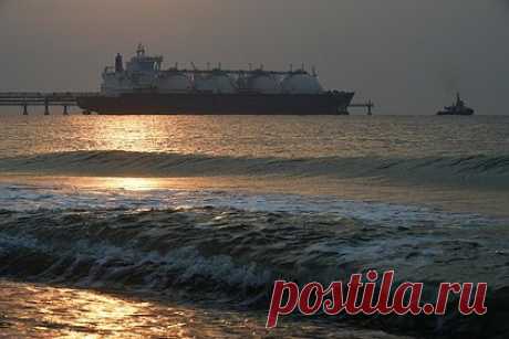 Активную закупку Евросоюзом СПГ из России объяснили. В Европейском союзе (ЕС) до сих пор не ввели санкции против сжиженного природного газа (СПГ) из России, поэтому они активно закупают у нас углеводороды, объяснил в беседе с «Лентой.ру» независимый эксперт рынка ресурсов и энергетики Владимир Демидов. Ранее Евросоюз стал крупнейшим покупателем российского СПГ.