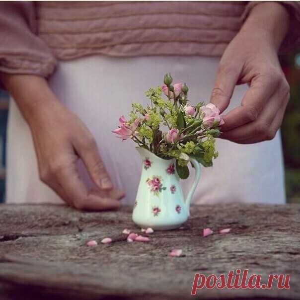 Избавьте мир от громких слов,
Нельзя их говорить без дела.
И не подкидывайте дров,
Коль говорите их несмело.

Не говорите 