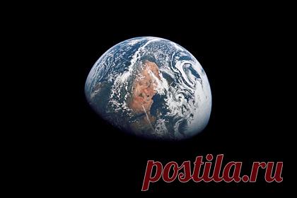 Воссоздано древнее магнитное поле Земли. Израильским ученым совместно с коллегами из Италии и США удалось извлечь из древней керамики и каменных орудий информацию о том, каким был магнитный момент Земли в неолите. Оказалось, что эта информация может помочь развеять страхи относительно того, что планета может потерять свое магнитное поле.