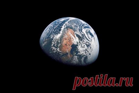 Воссоздано древнее магнитное поле Земли. Израильским ученым совместно с коллегами из Италии и США удалось извлечь из древней керамики и каменных орудий информацию о том, каким был магнитный момент Земли в неолите. Оказалось, что эта информация может помочь развеять страхи относительно того, что планета может потерять свое магнитное поле.