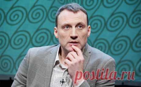 Минюст внес в реестр иноагентов актера Анатолия Белого. Минюст не обновлял реестр иноагентов уже две недели. В этот раз в список попали в том числе актер Анатолий Белый (Вайсман), бывший депутат Новосибирского горсовета Хельга Пирогова и бывший шеф-редактор «Чита.Ру» Андрей Затирко