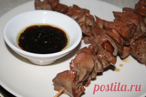 ЯКИТОРИ ИЗ КУРИНОЙ ПЕЧЕНИ С ПИКАНТНЫМ СОУСОМ