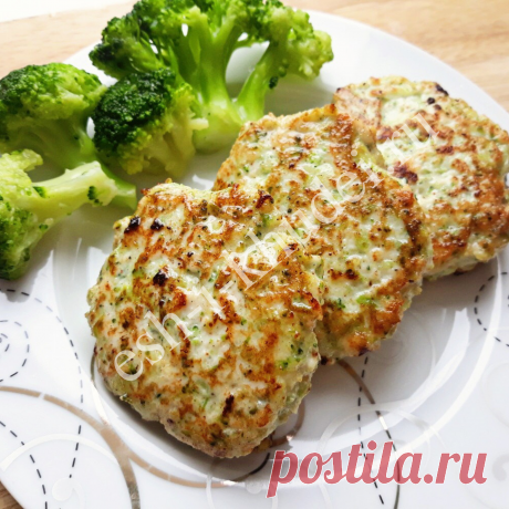 Вкусные котлеты с курицей и брокколи в духовке идеально подойдут для правильного питания. Курица – ценный источник белка, который необходим для сжигания жировых отложений, а брокколи – по праву считается королевой всех капуст! В ней содержится огромное количество витаминов, макро- и микронутриентов и в большом количестве клетчатка, которая естественным образом бережно очищает наш кишечник от шлаков и токсинов. Котлеты с курицей и брокколи, приготовленные в духовке, можно в...