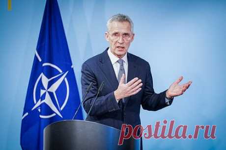 В НАТО оправдали передачу Украине снарядов с обедненным ураном. В вопросе законности и правомерности инициативы о поставках Великобританией снарядов с обедненным ураном Украине члены НАТО руководствуются нормами международного права, которые не запрещают их использование. Об этом заявил генсек Североатлантического альянса Йенс Столтенберг.