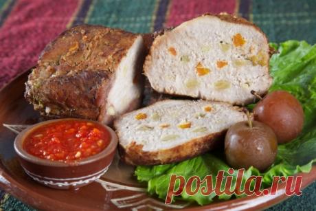Мясо, шпигованное чесноком и морковью / Простые рецепты