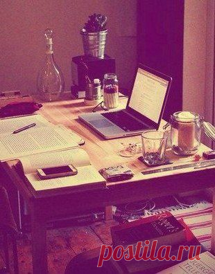 Школа - это не мученье, не проклятье, не ад. Школа - это твои друзья, первая любовь, запах новых учебников и тетрадей, беготня на переменках, ароматные булочки из столовой. Школа - это твое невозвратимое детство.