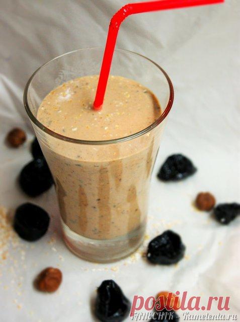 Кефирный коктейль с отрубями и черносливом