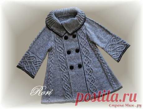 ПАЛЬТО

Убавки делала через каждые 8 рядов в девятом, с двух сторон от кос. На рисунке я отметила с какой стороны сколько раз убавлять. Не знаю понятно ли.

Мое первое пальто. Принимается всякая критика и дельные советы

Планки связаны спицами №3 узором "рис", "путанка" или как там его еще называют)) попеременно лиц. и изн. в шахматном порядке. А крючком я их привязывала к основному полотну. Таким вот способом

Убавки делала через каждые 8 рядов в девятом, с двух сторон от...