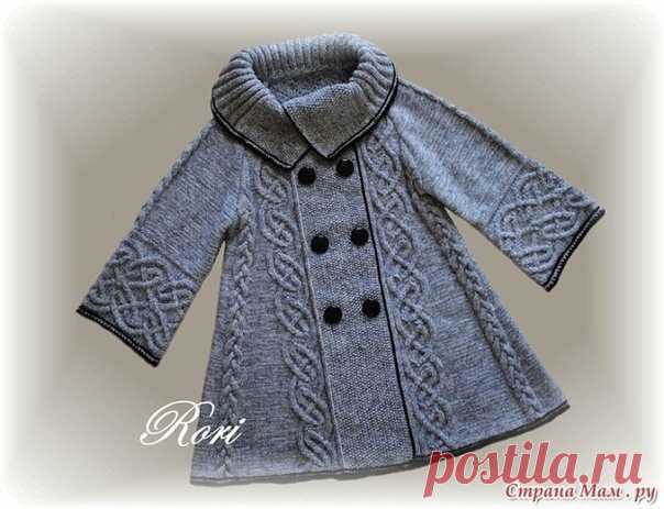 ПАЛЬТО

Убавки делала через каждые 8 рядов в девятом, с двух сторон от кос. На рисунке я отметила с какой стороны сколько раз убавлять. Не знаю понятно ли.

Мое первое пальто. Принимается всякая критика и дельные советы

Планки связаны спицами №3 узором 