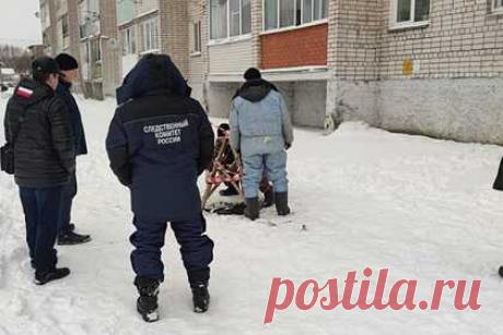 Мать найденного в канализации ребенка раскрыла подробности его пропажи. В городе Торопец в Тверской области семилетний ребенок провалился в канализацию, так как не увидел люк под слоем снега. Такие подробности пропажи мальчика рассказала его мать, сообщает телеканал РЕН ТВ. Она добавила, что местонахождение ребенка удалось установить благодаря камерам наблюдения.