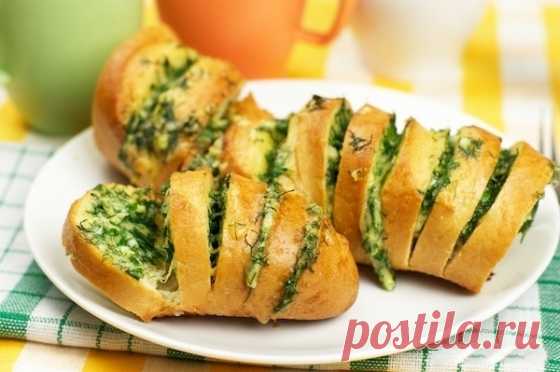 Очень простые рецепты. Запеченный батон с сыром и чесноком
