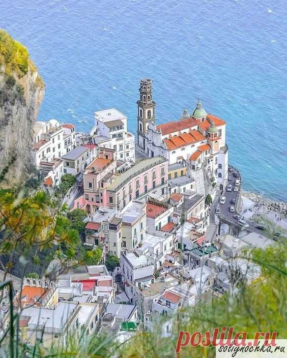 Вид на Атрани, Италия. Фото на тему 